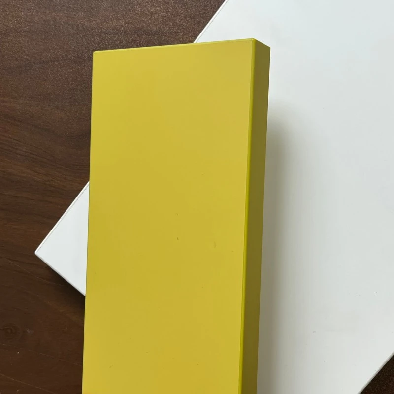 Papan Akrilik Berwarna